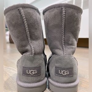 JUST LIKE NEW! Girls mid-shaft Classic Ugg boots